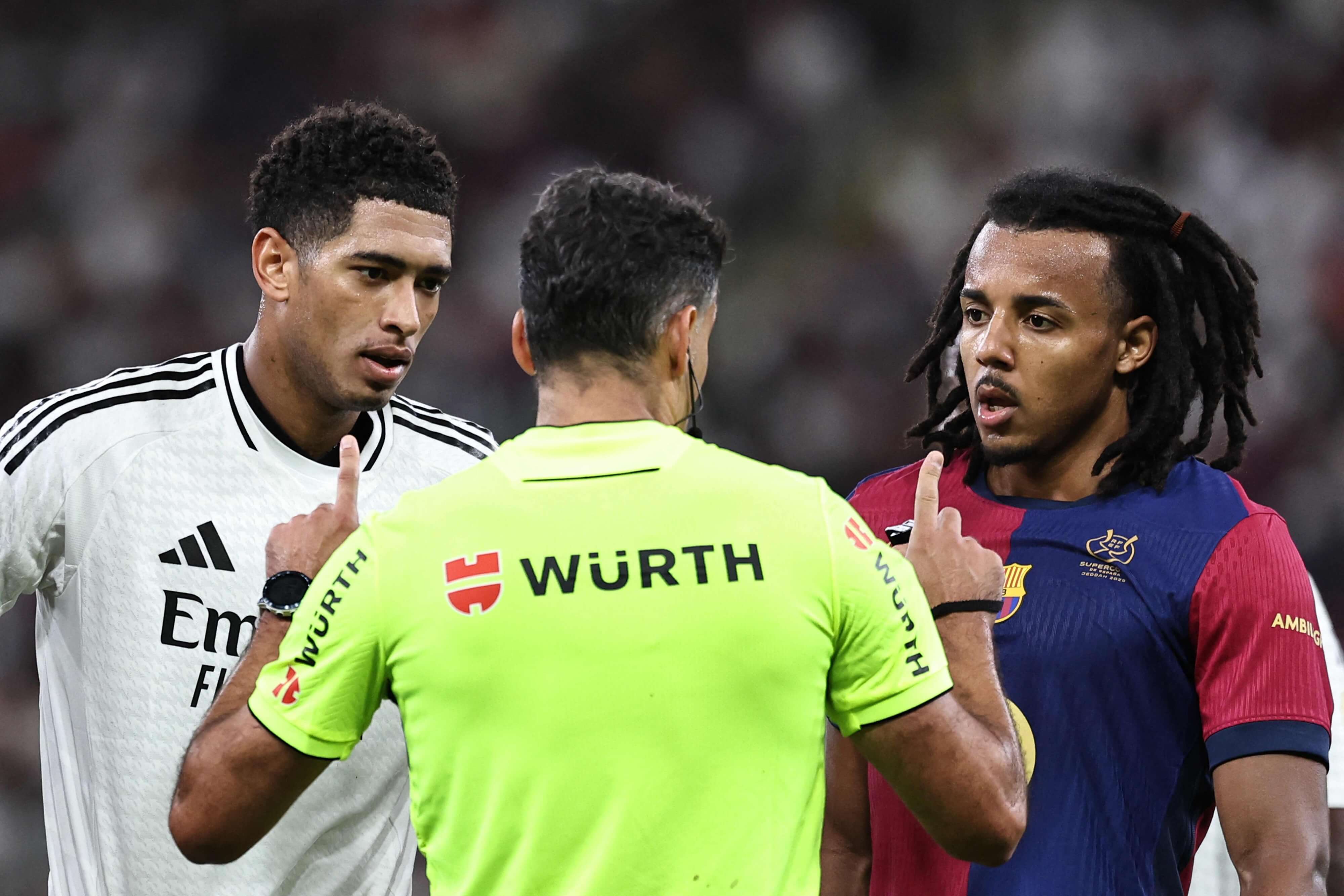 皇家社会发布备战花絮,清晨外线爆发,国王杯任务艰巨,心理建设被强调 皇家社会发布备战花絮,清晨外线爆发,国王杯任务艰巨,心理建设被强调